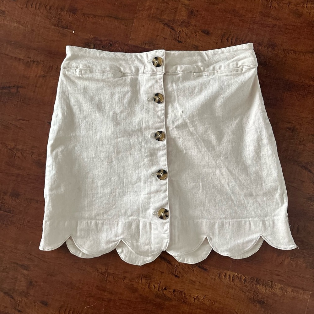 Scallop mini skirt